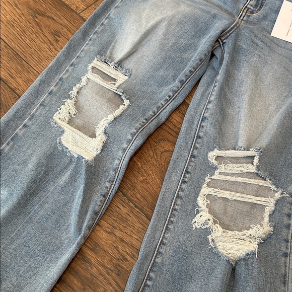 NWT Distressed Cropped Zenana Jeans Size 28 - Picture 4 of 6